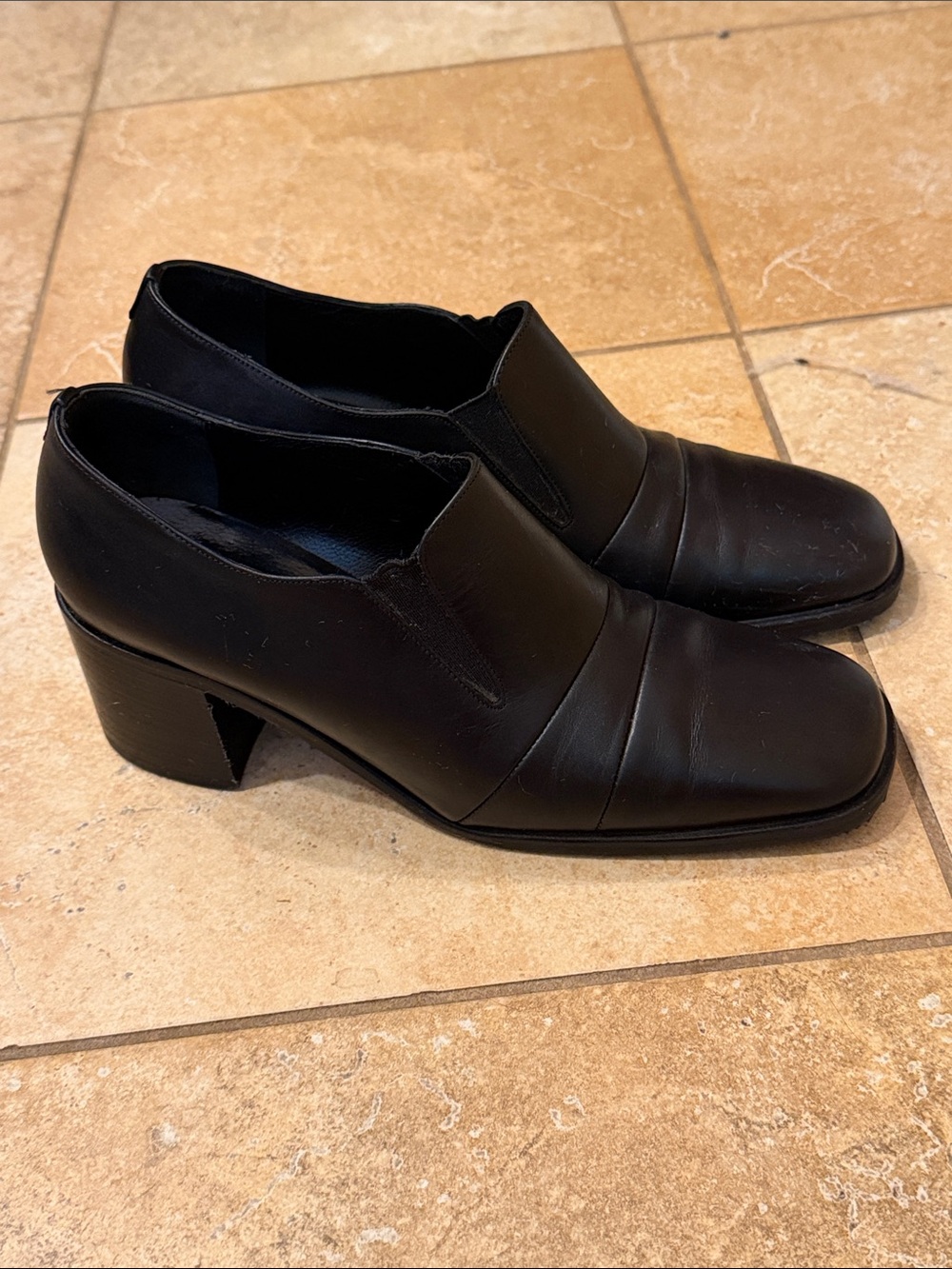 Aquatalia 7.5 Women’s Black Leather Block Heel Slip-On Shoes